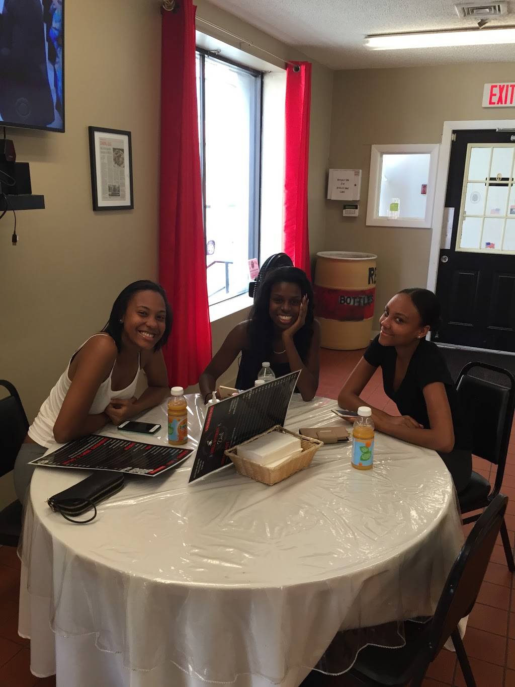 Mill Street Deli & Catering | restaurant | 233 Mill St, Waterbury, CT 06706, USA | 2035283914 OR +1 203-528-3914