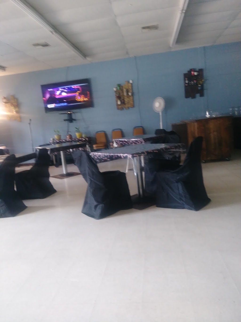 Girlfriends Famous Restaurant | restaurant | 2500 3rd St, Alexandria, LA 71302, USA | 3187046807 OR +1 318-704-6807