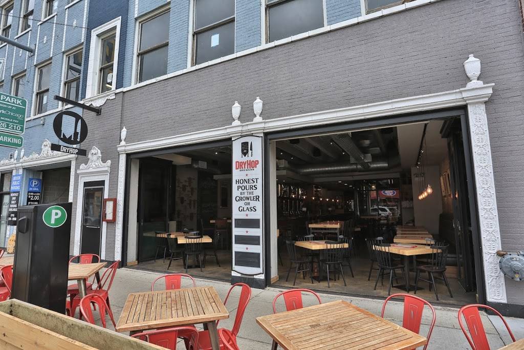 DryHop Brewers | restaurant | 3155 N Broadway, Chicago, IL 60657, USA | 7738573155 OR +1 773-857-3155