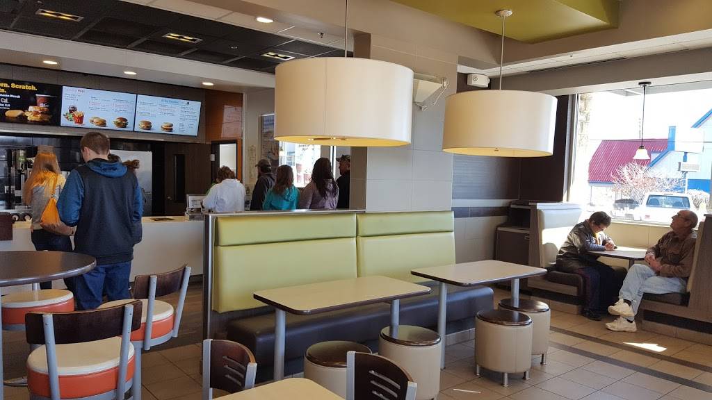 McDonalds | cafe | 8721 Seneca Trail, Ronceverte, WV 24970, USA | 3046452677 OR +1 304-645-2677