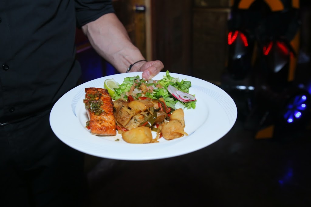 Cilantro Dominicana Cocina | restaurant | 421 W 202nd St, New York, NY 10034, USA | 2123040018 OR +1 212-304-0018