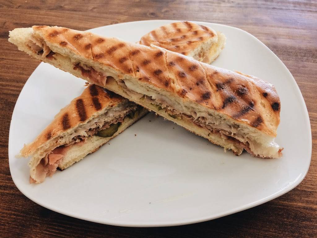 De Azúcar Bakery | bakery | 2781 Wrights Rd #1225, Oviedo, FL 32765, USA | 3219721924 OR +1 321-972-1924