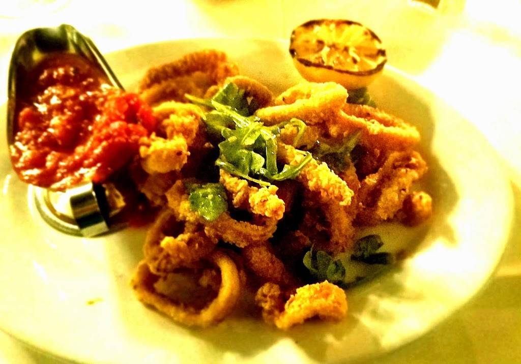 The Bottle Inn Hermosa | restaurant | 26 22nd St, Hermosa Beach, CA 90254, USA | 3103769595 OR +1 310-376-9595