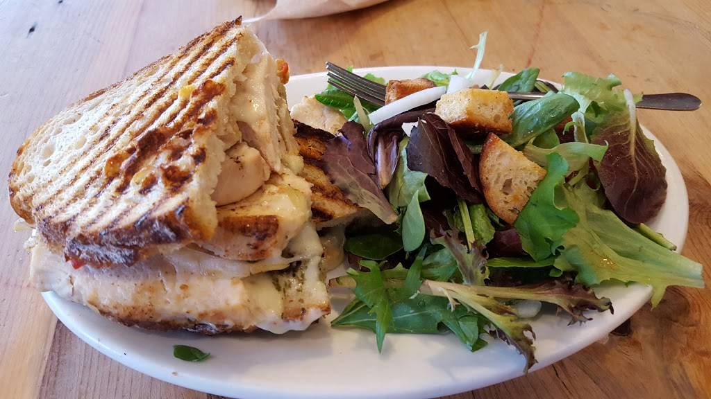 Three Sisters | cafe | 1074 Hope St, Providence, RI 02906, USA | 4012737230 OR +1 401-273-7230