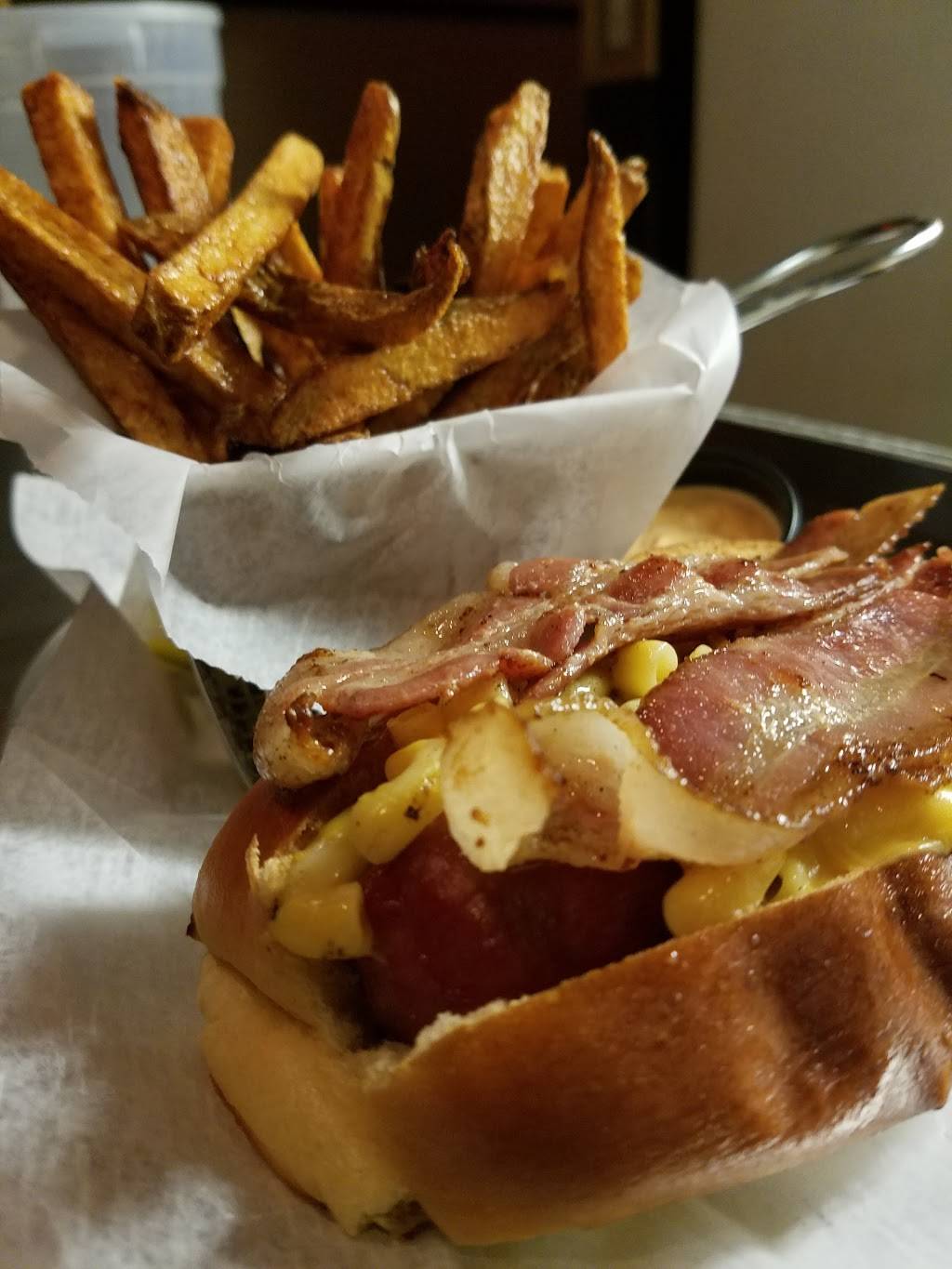 Bootleg Mannings Craft Beer & Whiskey Bar | restaurant | Staten Island, NY 10303, USA | 7189814988 OR +1 718-981-4988