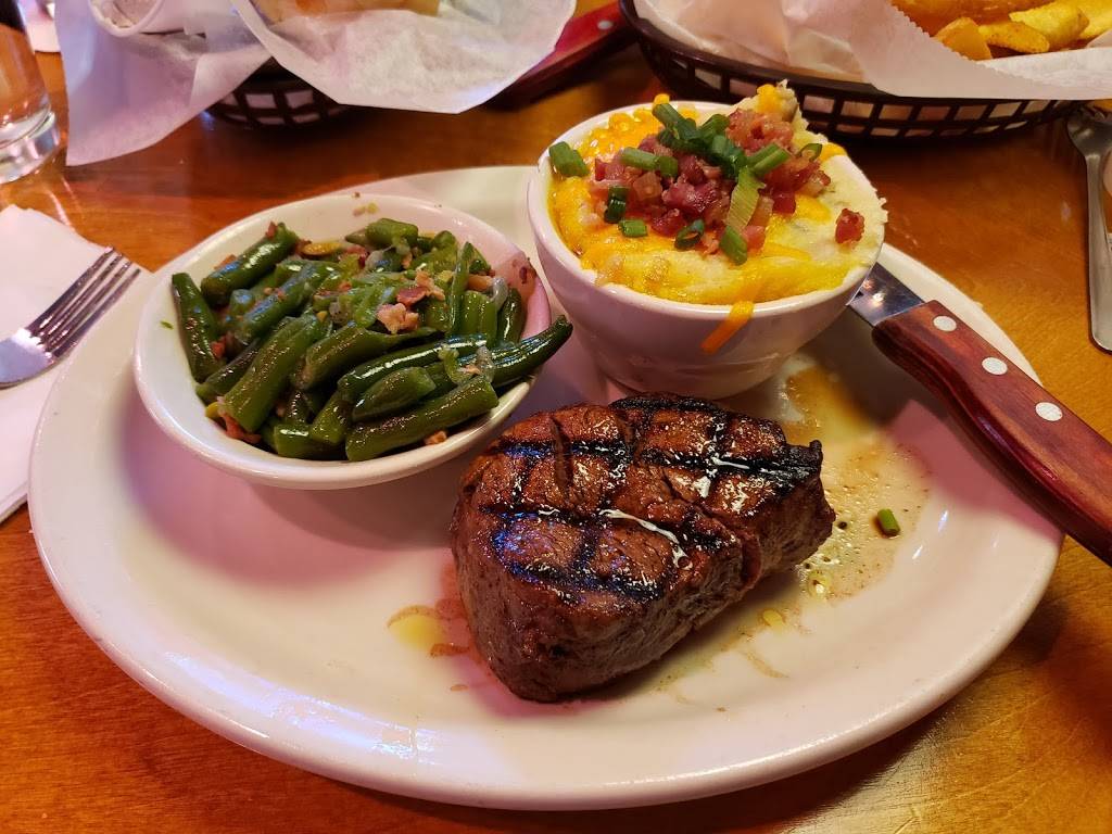 Texas Roadhouse | restaurant | 2526 N Greenwich Rd, Wichita, KS 67226, USA | 3166341106 OR +1 316-634-1106