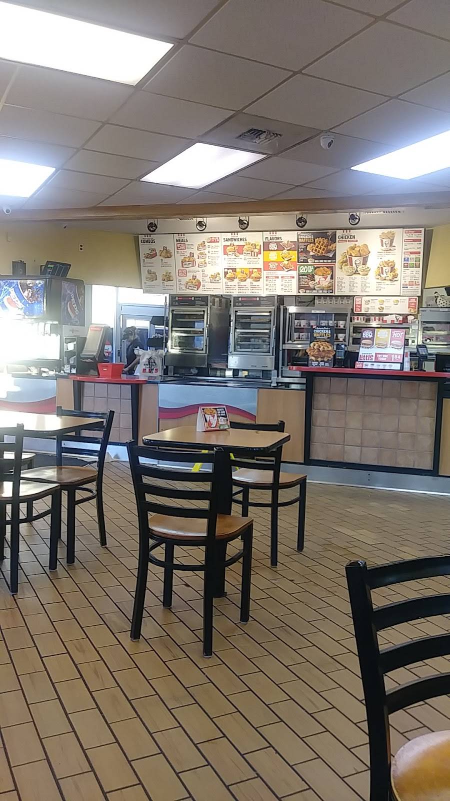 KFC | restaurant | 1570 W Mitchell St, Milwaukee, WI 53204, USA | 4146726360 OR +1 414-672-6360