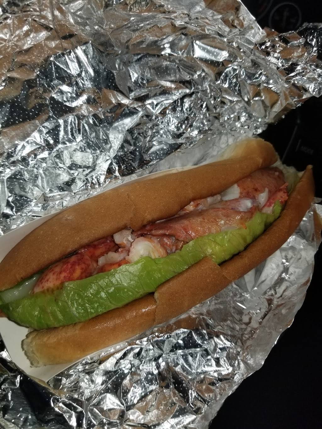 Barking Claw | restaurant | 29 Locust St, Falmouth, MA 02540, USA | 5083645068 OR +1 508-364-5068