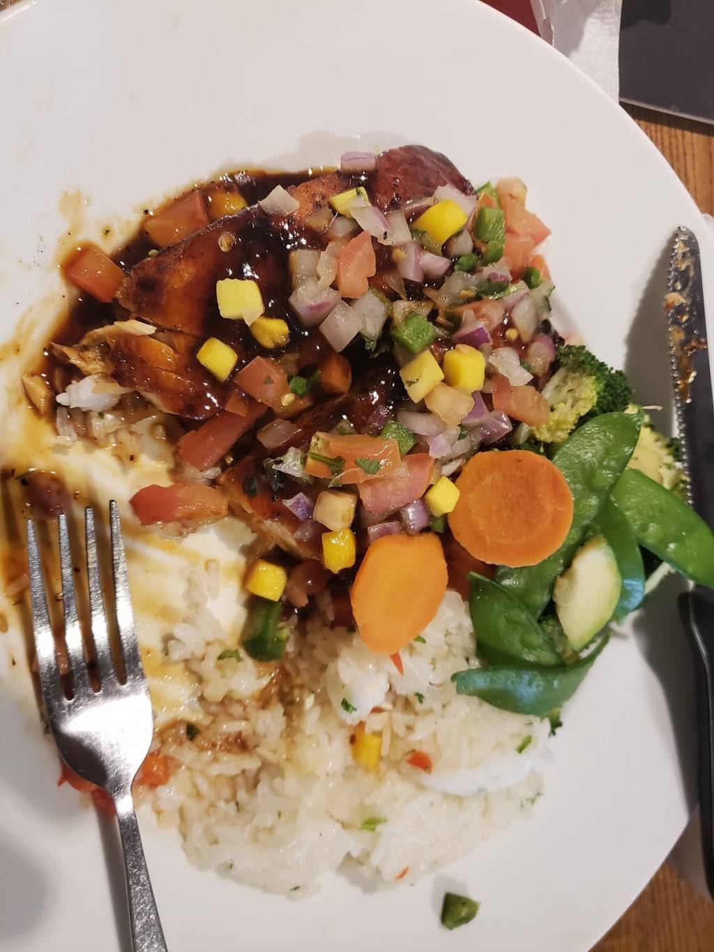 TGI Fridays | restaurant | 2335 Dixwell Ave, Hamden, CT 06514, USA | 2034070111 OR +1 203-407-0111