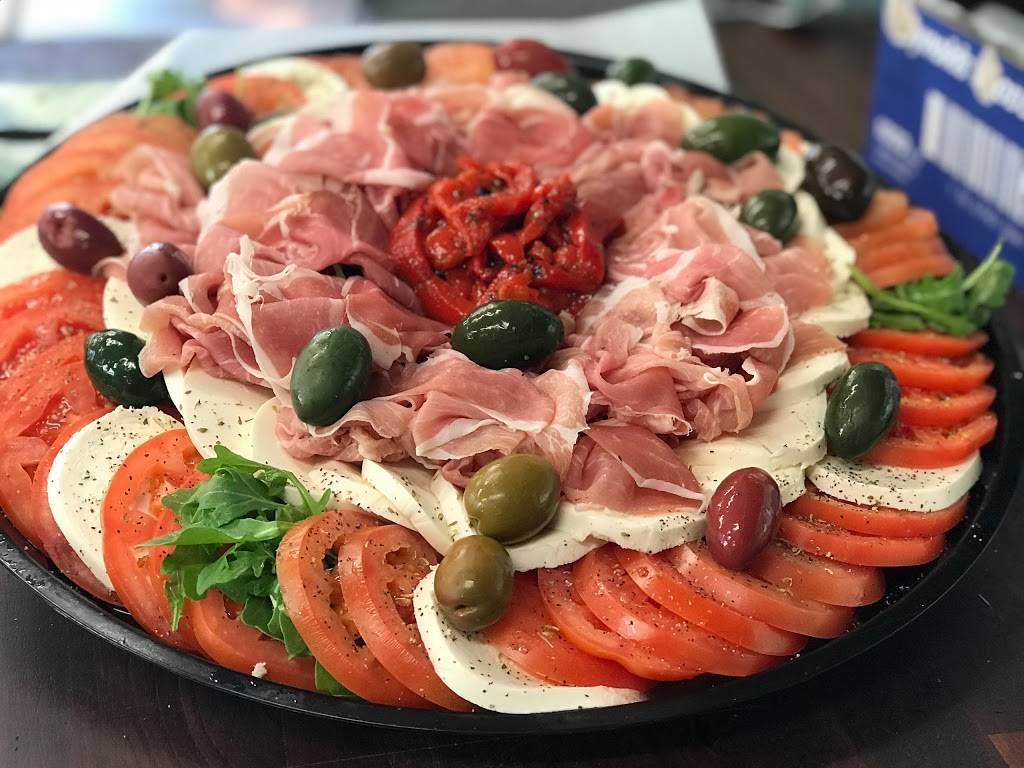 Benateris Italian Gourmet Deli & Catering | restaurant | 129-21 14th Ave, College Point, NY 11356, USA | 7184459240 OR +1 718-445-9240