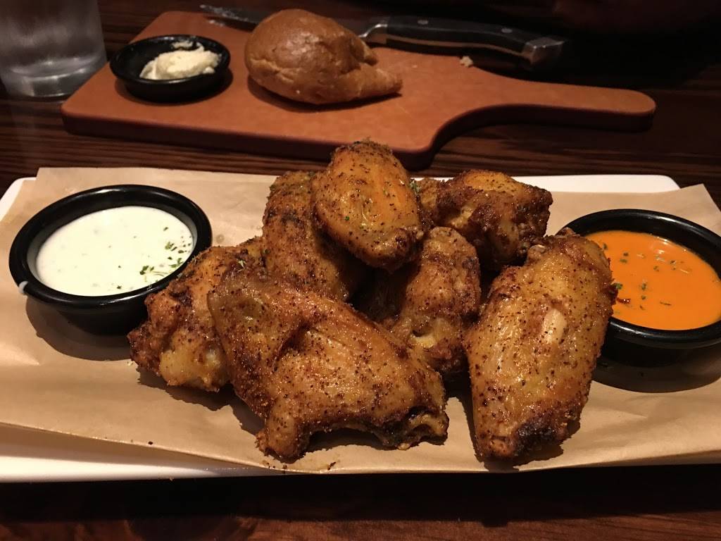 LongHorn Steakhouse | meal takeaway | 3300 W Touhy Ave, Skokie, IL 60076, USA | 8476741673 OR +1 847-674-1673