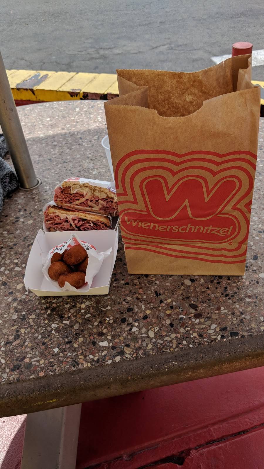 Wienerschnitzel | restaurant | 13317 Whittier Blvd, Whittier, CA 90601, USA | 5626985559 OR +1 562-698-5559