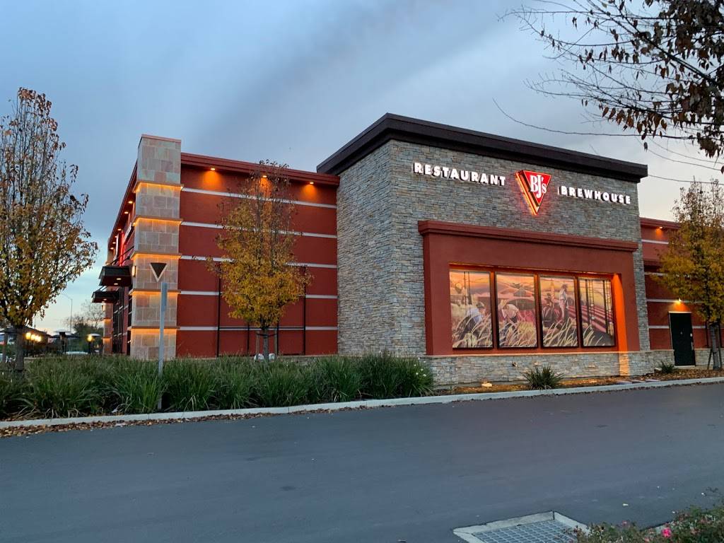 BJs Restaurant & Brewhouse | restaurant | 3620 Fallon Rd, Dublin, CA 94568, USA | 9254521155 OR +1 925-452-1155