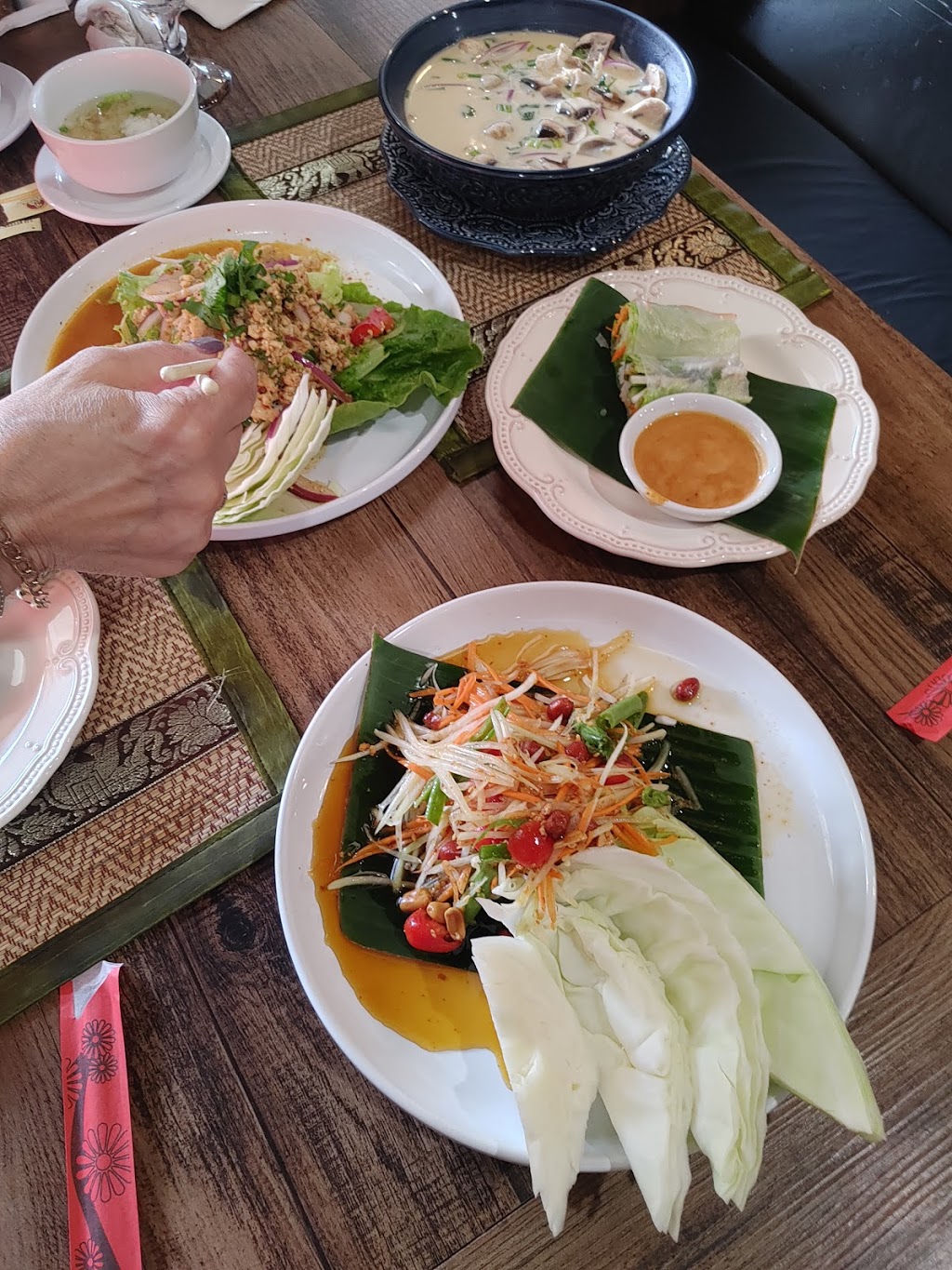 Tup Tim Thai cuisine | restaurant | 250 Golden Isles Plaza, Brunswick, GA 31520, USA | 9122758013 OR +1 912-275-8013