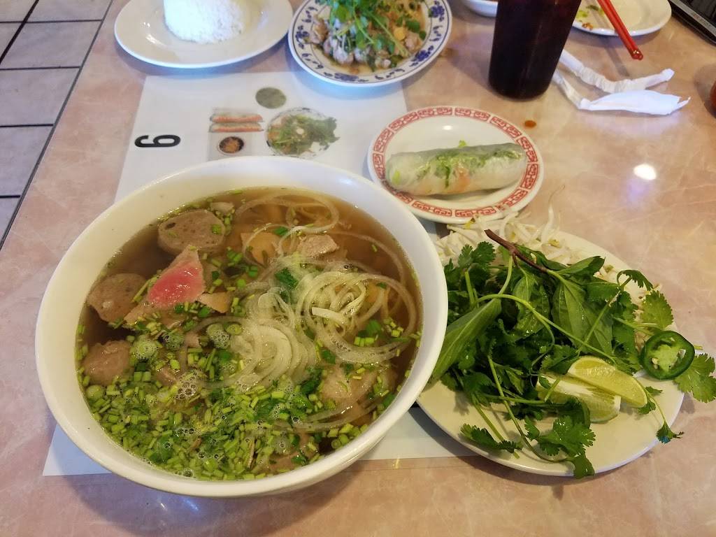 Truc Vietnamese Cuisine | restaurant | 4520 N Tryon St #17, Charlotte, NC 28213, USA | 7045981191 OR +1 704-598-1191