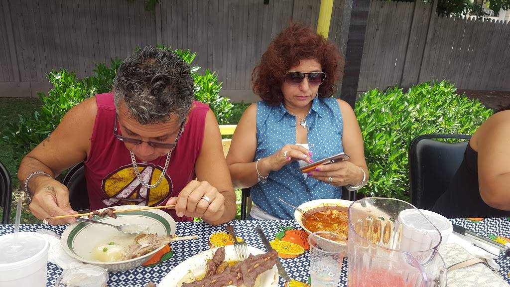 Cristinas Carry Out | restaurant | 304 Douglass Ave, Falls Church, VA 22042, USA | 7039926787 OR +1 703-992-6787