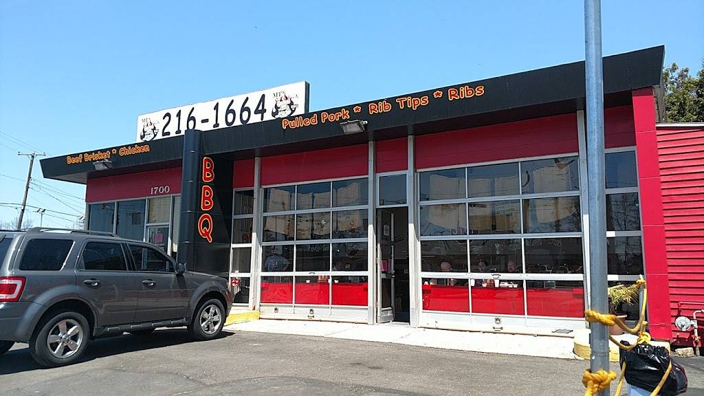 MTs Smokin BBQ | restaurant | 1700 Wheeling Ave, Muncie, IN 47303, USA | 7652161664 OR +1 765-216-1664