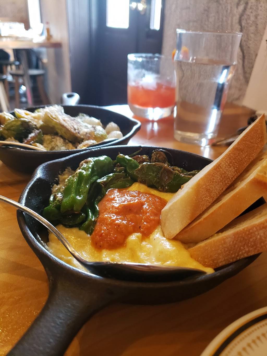 El Lugar | restaurant | 525 S 4th St, Columbus, OH 43206, USA | 6146707195 OR +1 614-670-7195