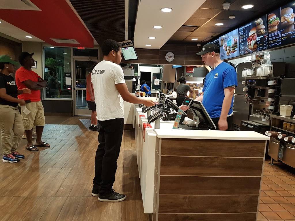 McDonalds | cafe | 822 S College Rd, Wilmington, NC 28403, USA | 9103954627 OR +1 910-395-4627