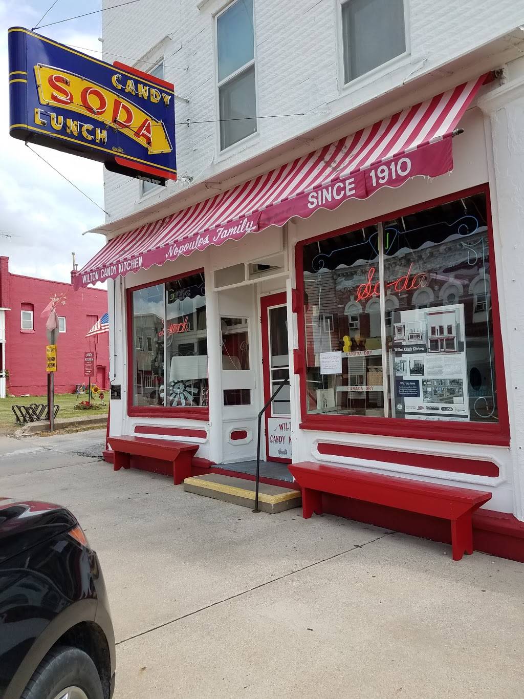 Wilton Candy Kitchen | restaurant | 310 Cedar St, Wilton, IA 52778, USA | 5637322278 OR +1 563-732-2278