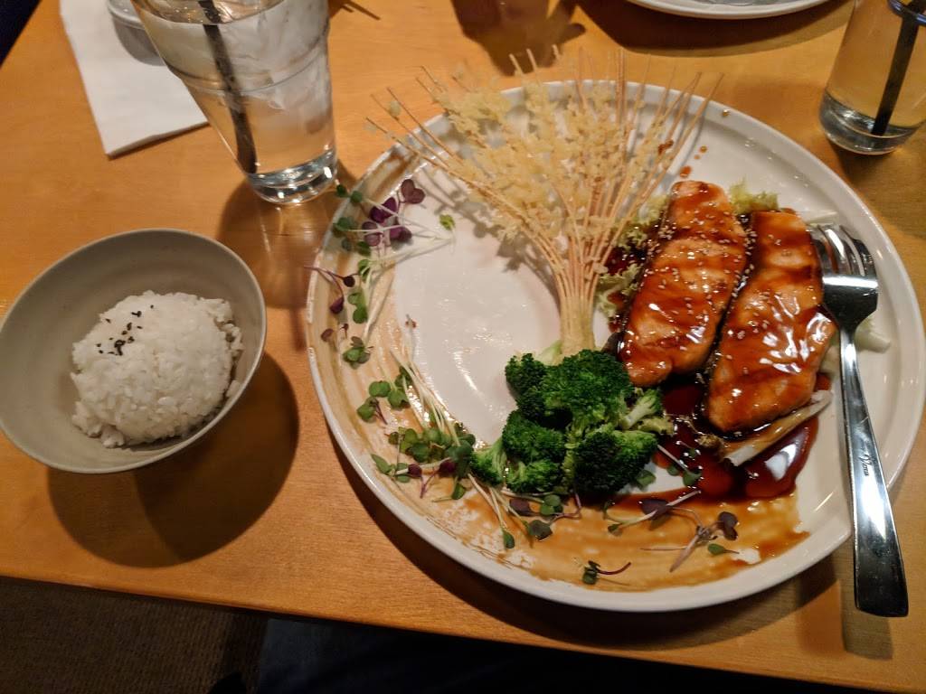 Sushi Ukai | restaurant | 281 Rice Lake Square, Wheaton, IL 60189, USA | 6302218986 OR +1 630-221-8986