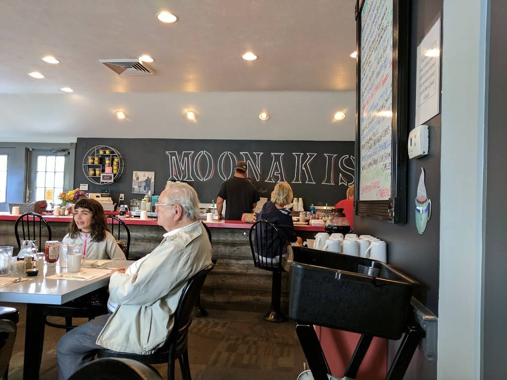 Moonakis Cafe | restaurant | 460 Waquoit Highway (Route 28),, diagonally across from Cumberland Farms Gas, East Falmouth, MA 02536, USA | 5084579630 OR +1 508-457-9630