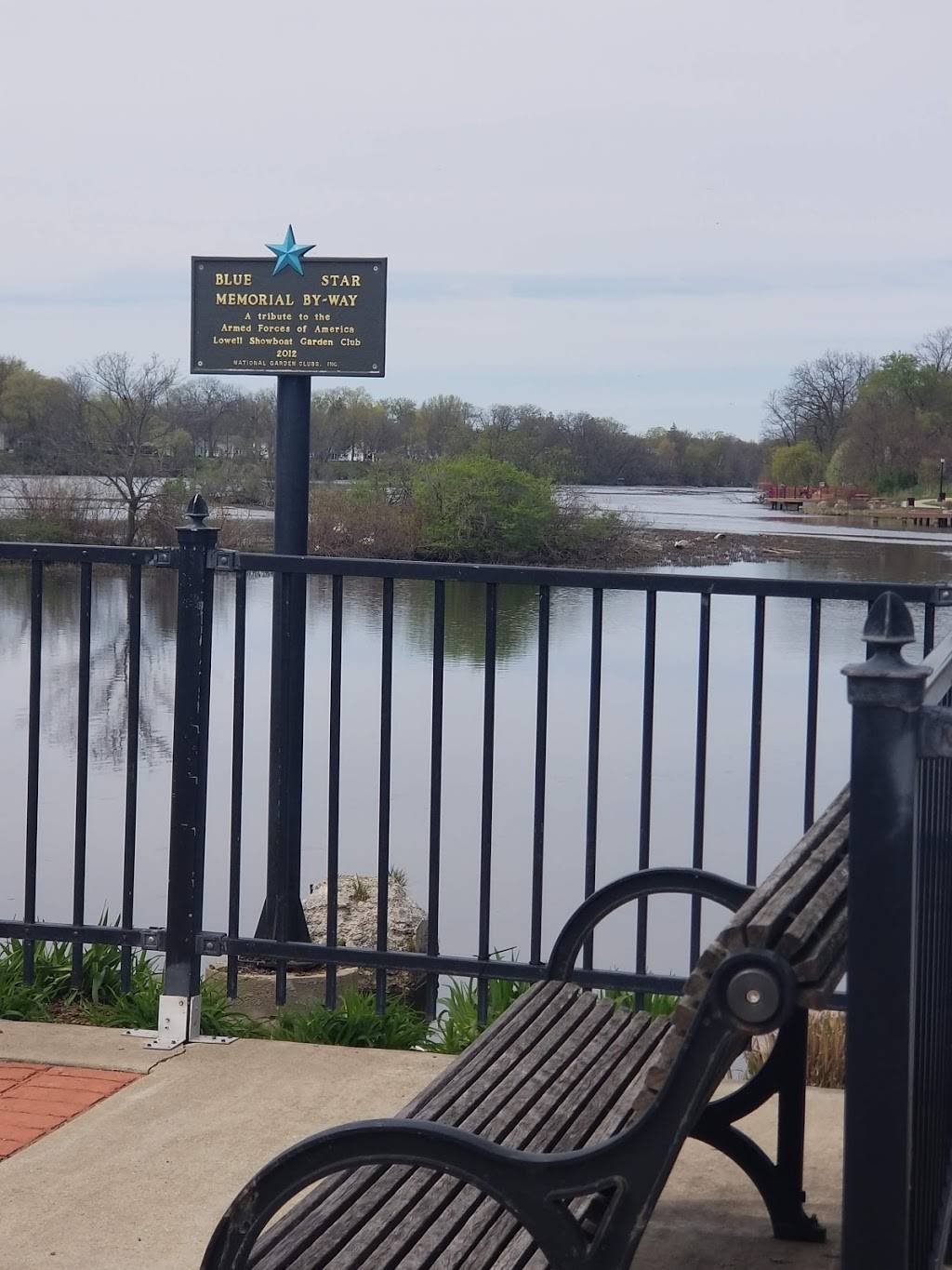 Sneakers | restaurant | 211 E Main St, Lowell, MI 49331, USA | 6168976746 OR +1 616-897-6746