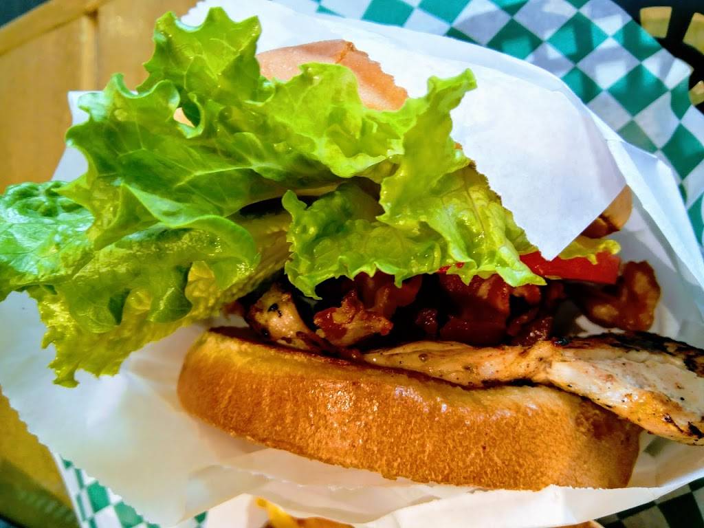 Busy Burger | restaurant | 1120 W Taylor St, Chicago, IL 60607, USA | 3122267760 OR +1 312-226-7760