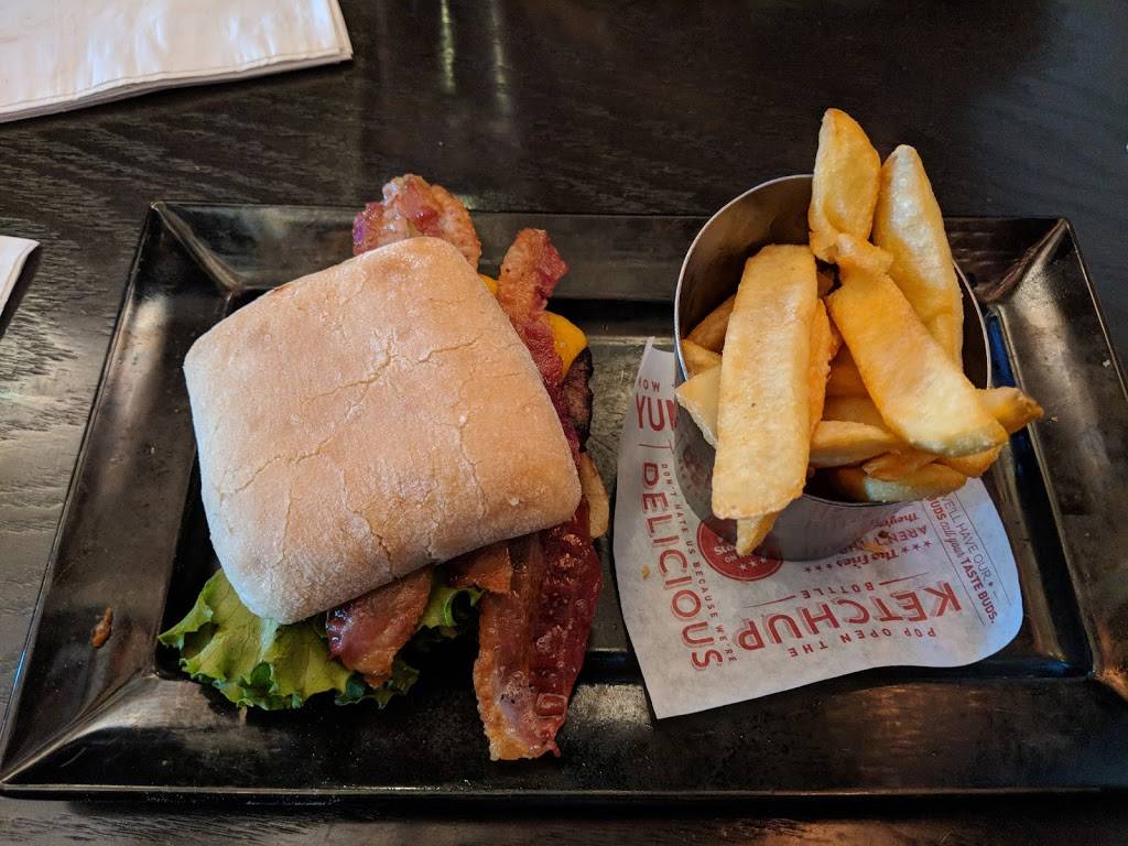 Red Robin Gourmet Burgers and Brews | restaurant | 2421 Cranberry Hwy Suite 350, Wareham, MA 02571, USA | 5082730441 OR +1 508-273-0441