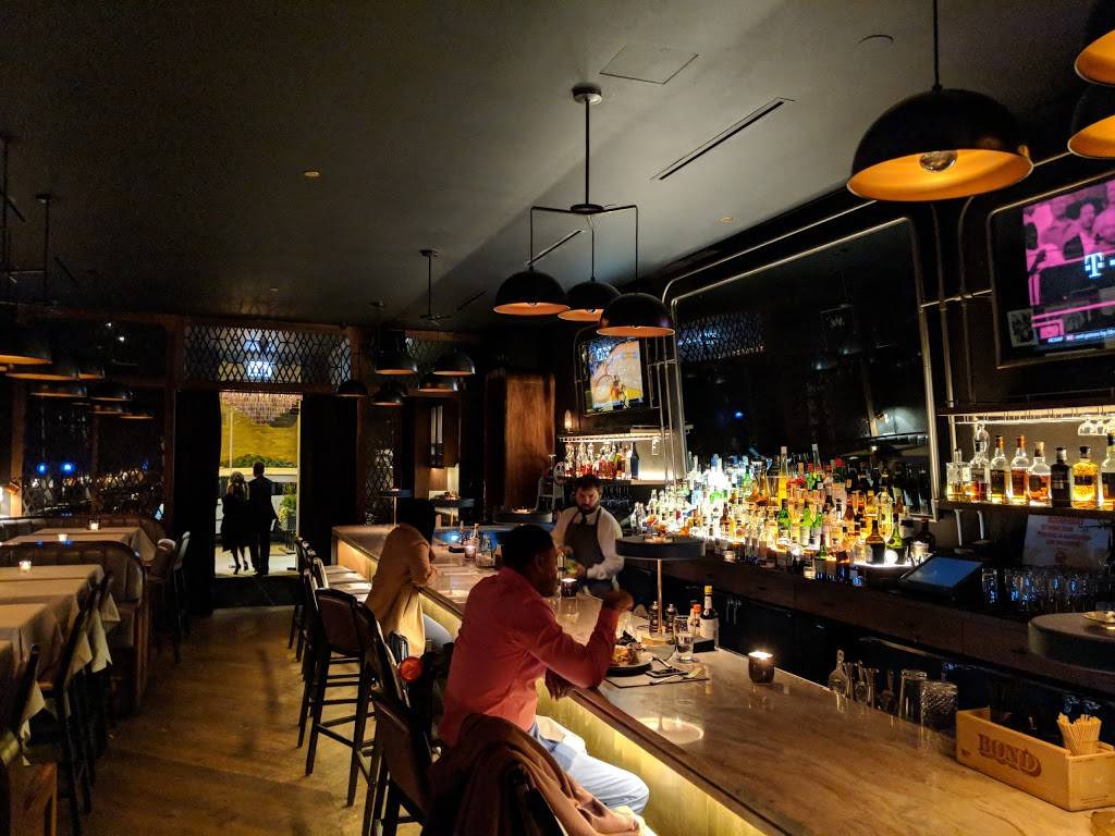 Eight Bar and Patio | restaurant | 8 W Maple St #1, Chicago, IL 60610, USA | 3129448888 OR +1 312-944-8888