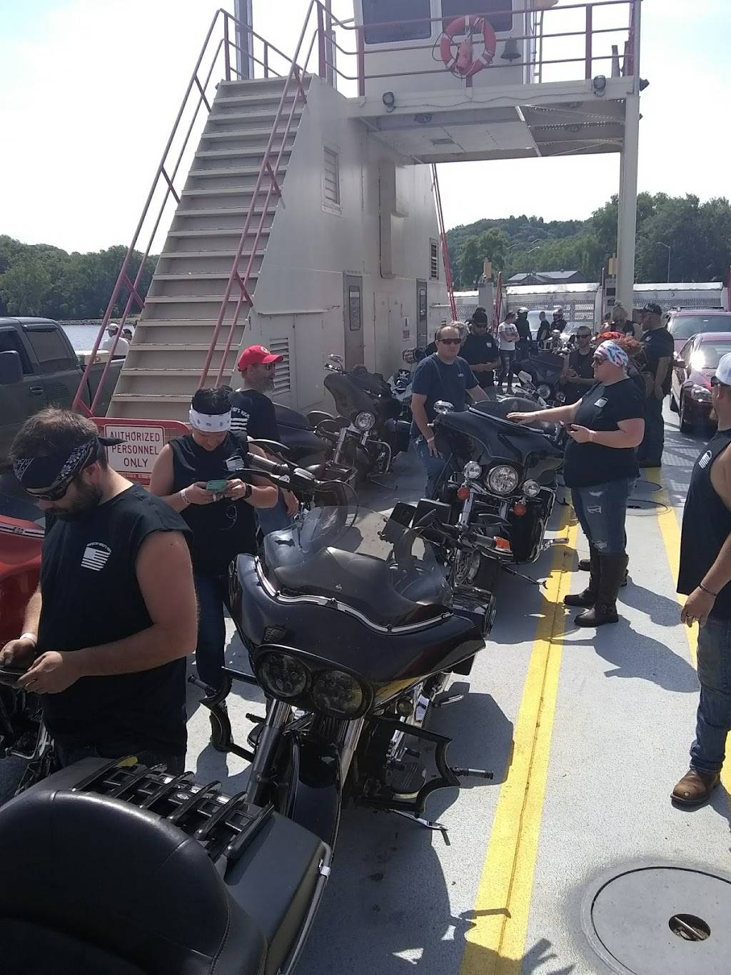 Macs Pub & Grub | restaurant | 140 E Main St, Merrimac, WI 53561, USA | 6084934782 OR +1 608-493-4782