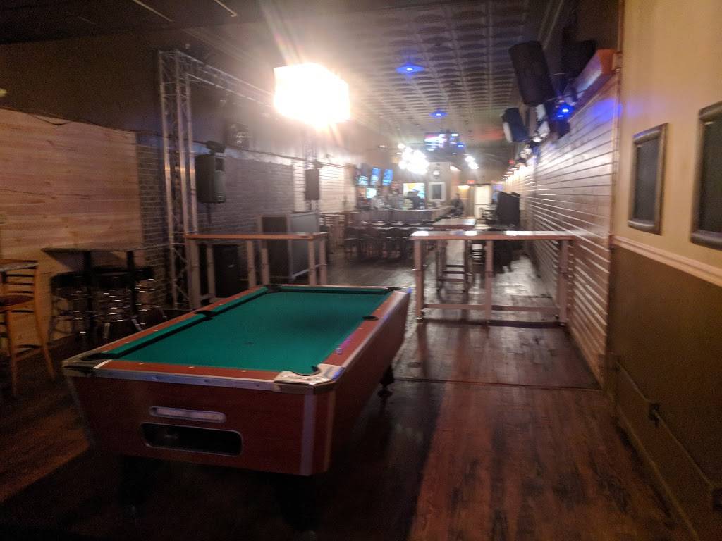 Ozzies | restaurant | 515 N Central Ave, Connersville, IN 47331, USA | 7658259980 OR +1 765-825-9980