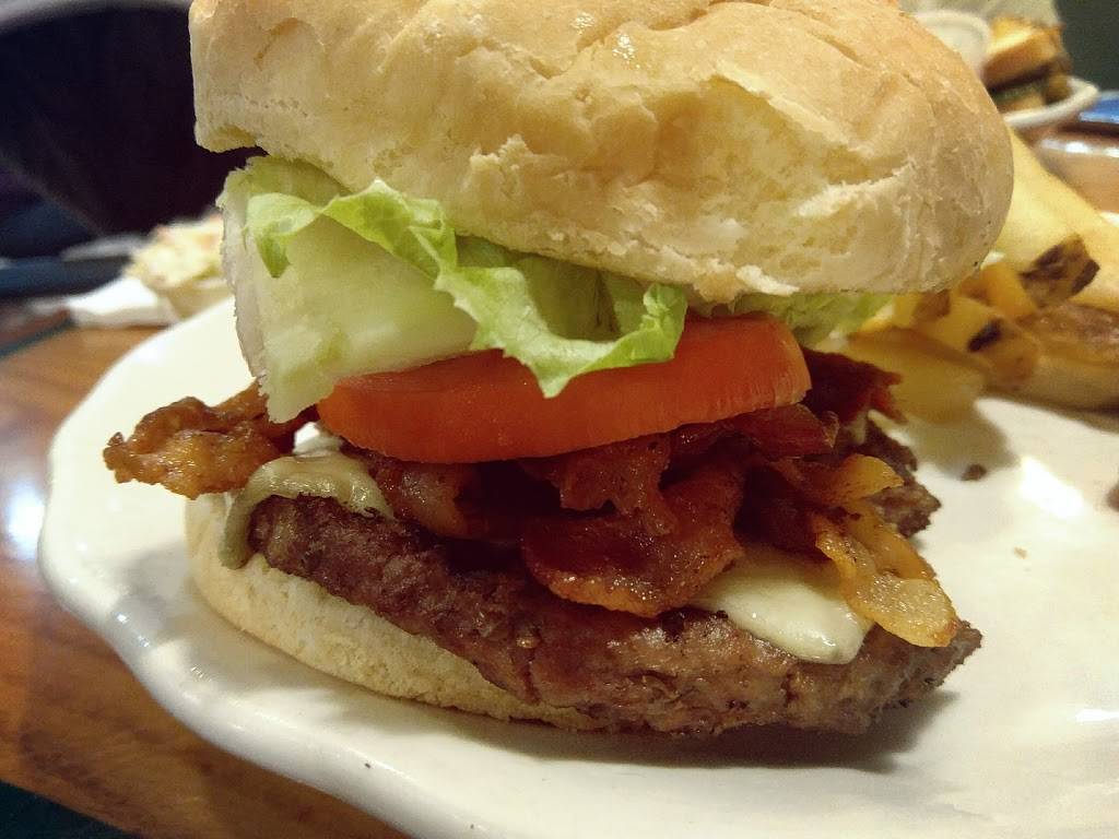 Bridgeport Flyer Diner | restaurant | 249 Bridgeport Ave, Milford, CT 06460, USA | 2038785121 OR +1 203-878-5121