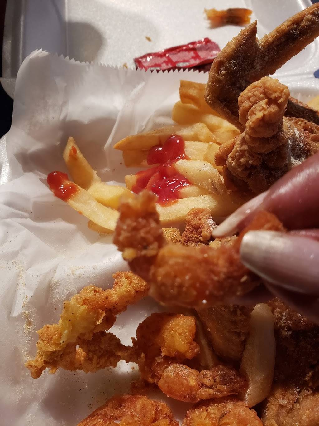 Snappers Fish & Chicken | restaurant | 18312 NW 7th Ave, Miami, FL 33169, USA | 3057702123 OR +1 305-770-2123