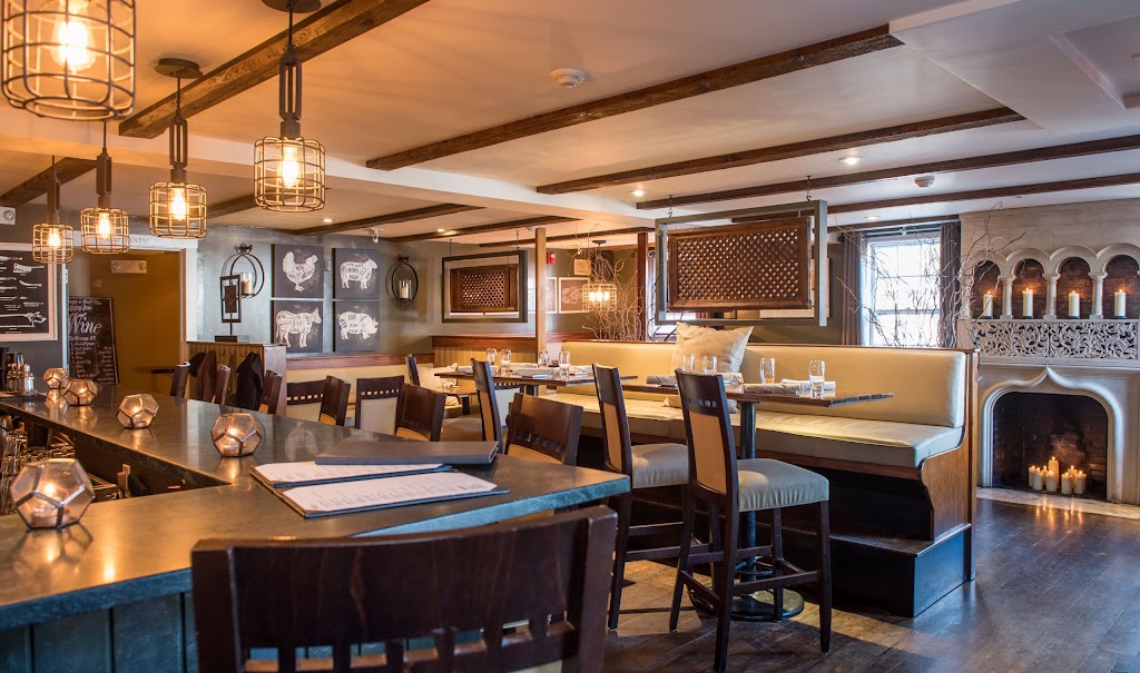 Town | restaurant | 4 E Chestnut St, Nantucket, MA 02554, USA | 5083258696 OR +1 508-325-8696