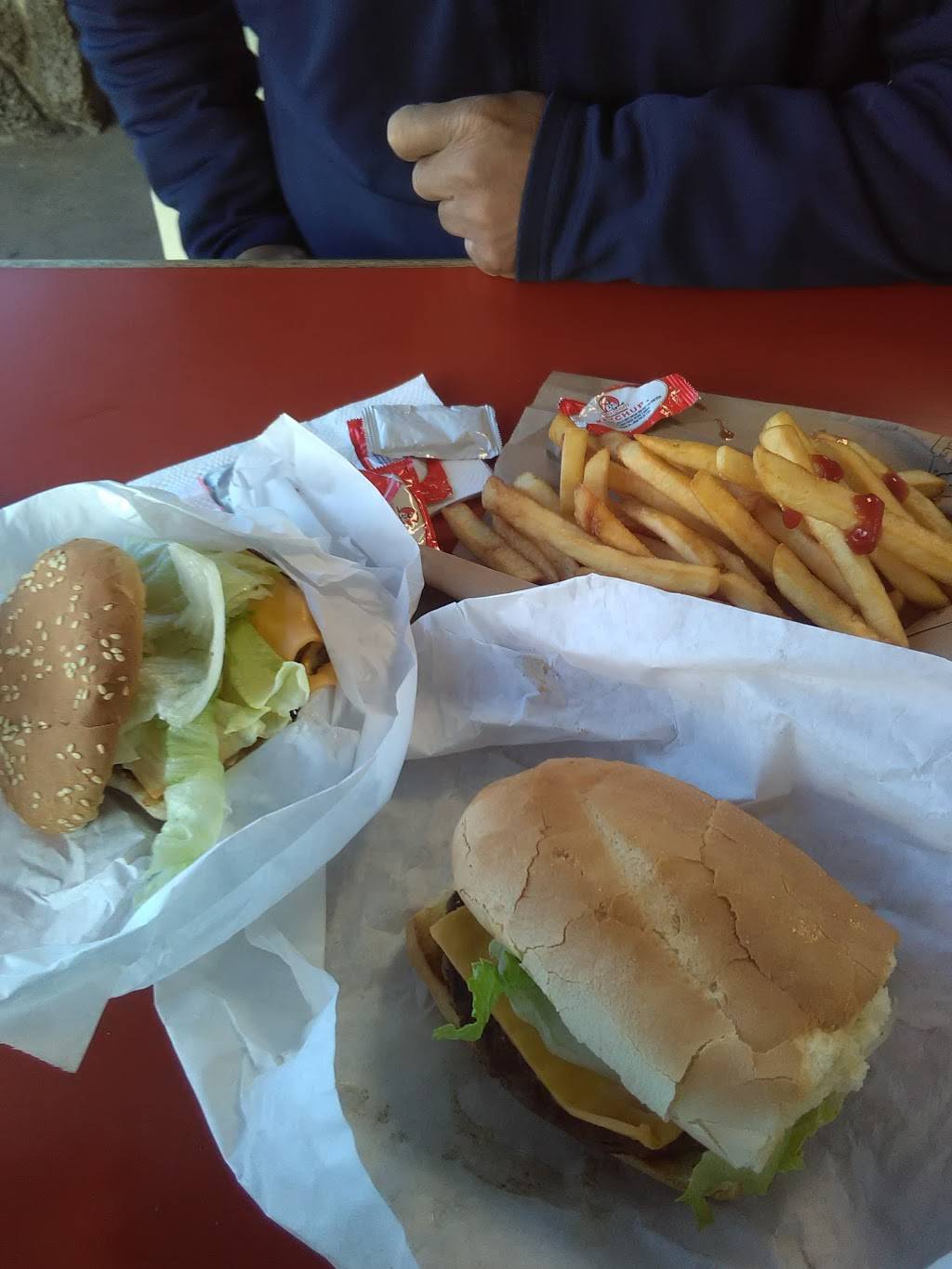 Bowinkles Drive Thru | restaurant | 912 Oak Ln, Rio Linda, CA 95673, USA | 9169919996 OR +1 916-991-9996