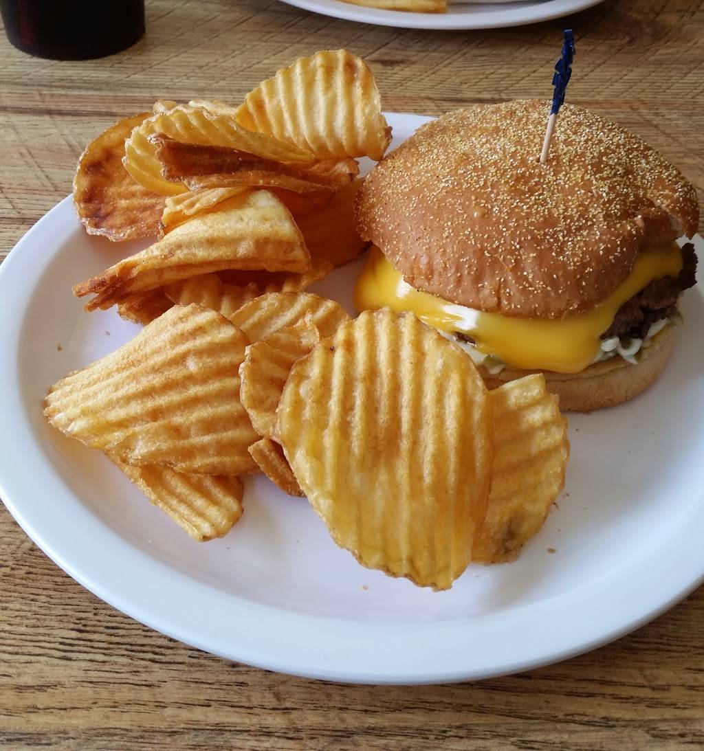 Crossroads Grill and Bar | restaurant | 154 S Main St, Leslie, MI 49251, USA | 5175895895 OR +1 517-589-5895