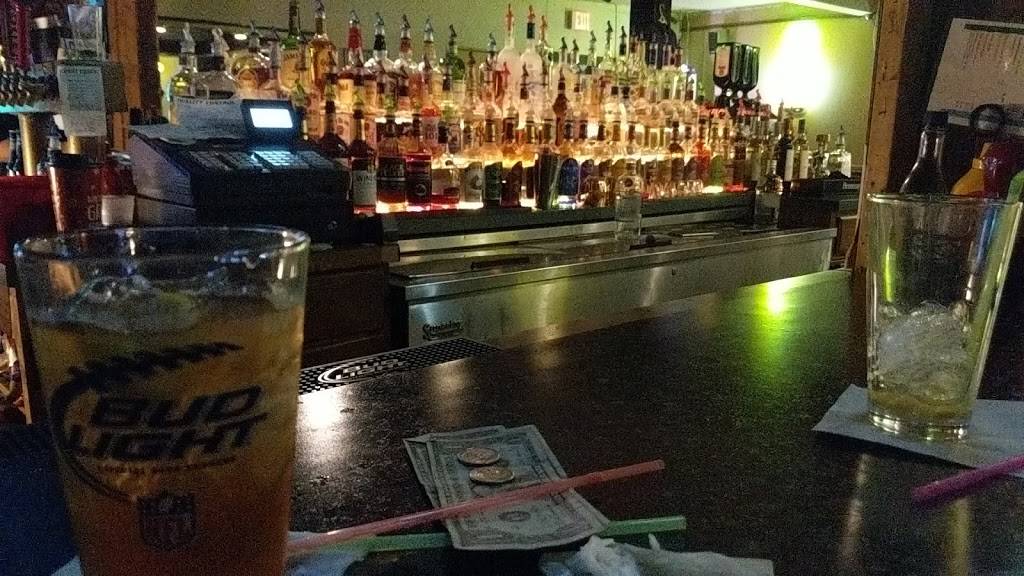 Cin Dees Place | restaurant | 232 W Smith Rd, Medina, OH 44256, USA | 3307226700 OR +1 330-722-6700