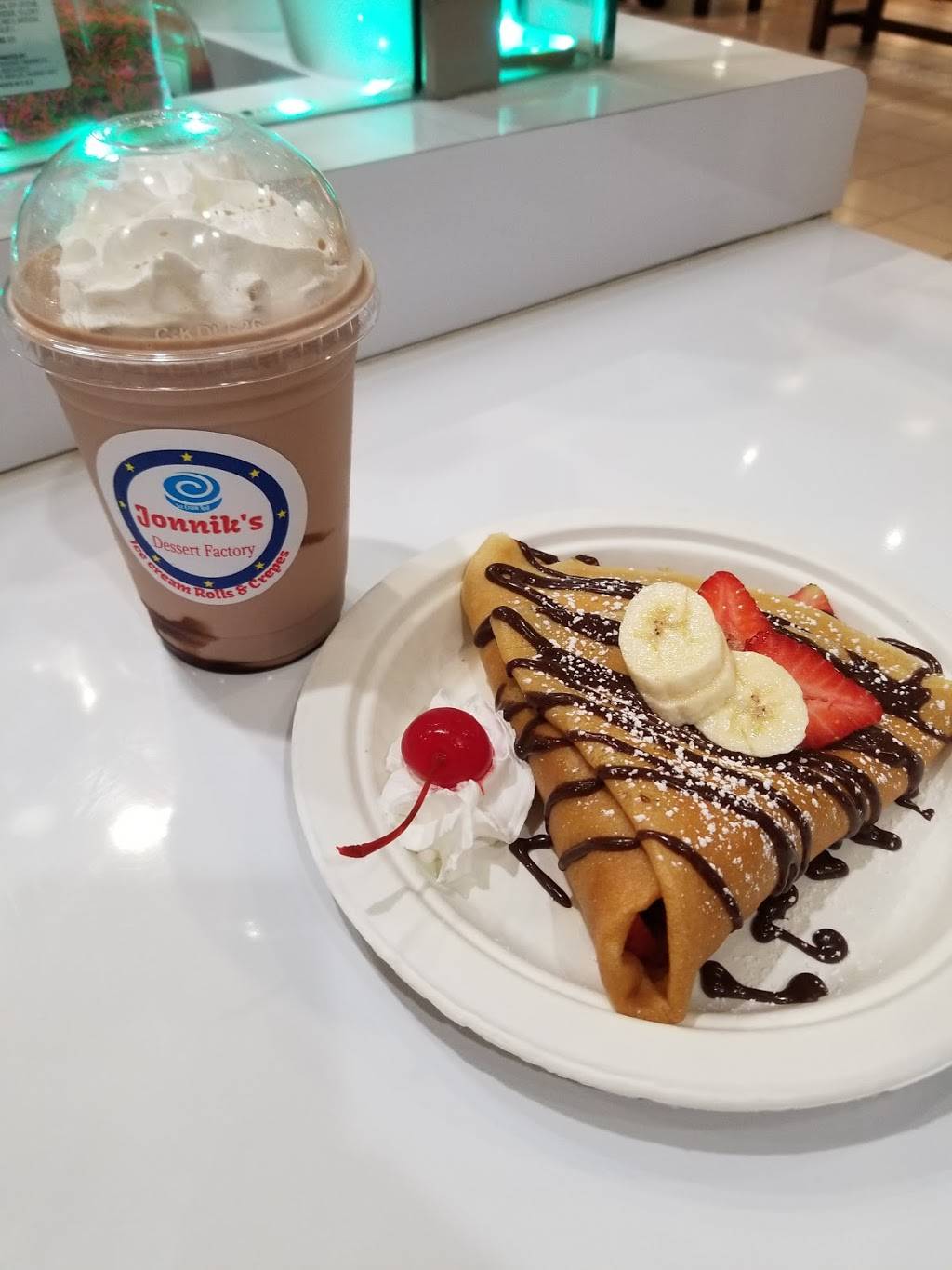 Jonniks Dessert Factory | restaurant | 22500 Town Cir, Moreno Valley, CA 92553, USA | 9516532118 OR +1 951-653-2118