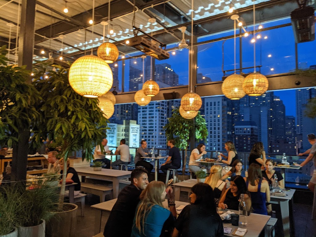 bar avec | restaurant | 640 N LaSalle Dr 8th floor, Chicago, IL 60654, USA | 3127361740 OR +1 312-736-1740