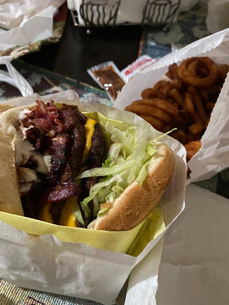 Juicy Burger | restaurant | 3720 E Olive Ave, Fresno, CA 93702, USA | 5595705424 OR +1 559-570-5424