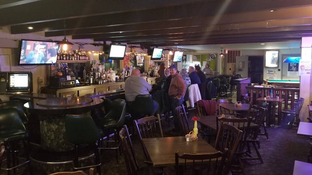 Lauras DBC Bar & Grill | meal takeaway | 7520 W Donges Bay Rd, Mequon, WI 53092, USA | 2622381733 OR +1 262-238-1733