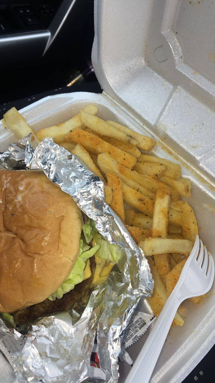 The Chicken Shack | restaurant | 275 E E.H.Crump Blvd, Memphis, TN 38126, USA | 9016237178 OR +1 901-623-7178