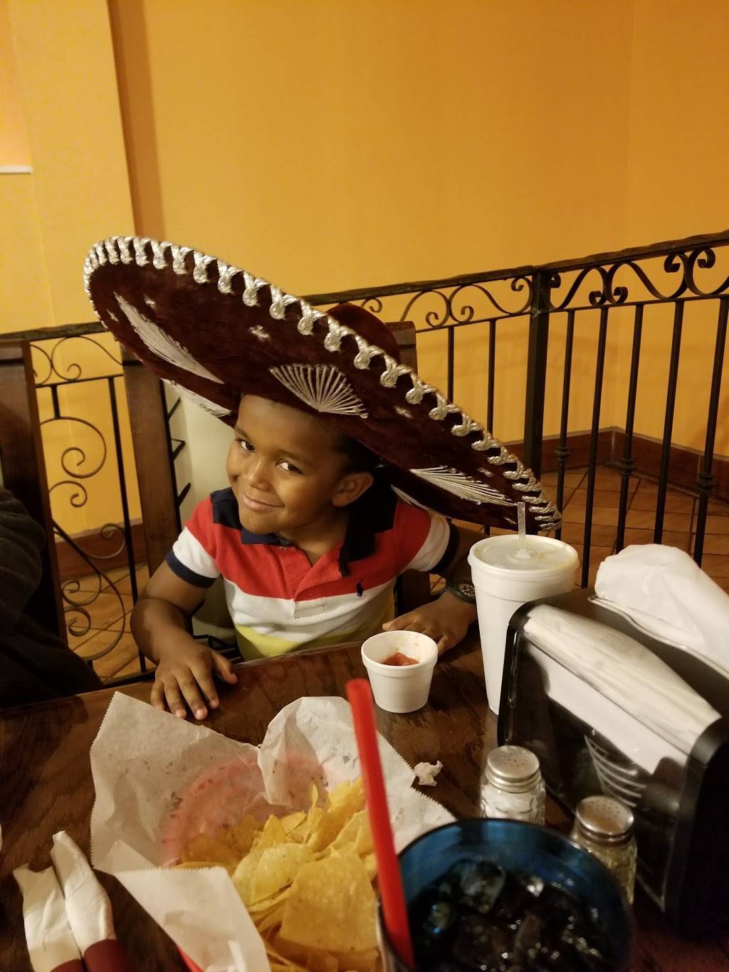 El Charritos | restaurant | 119 N Main St, Water Valley, MS 38965, USA | 6624734848 OR +1 662-473-4848