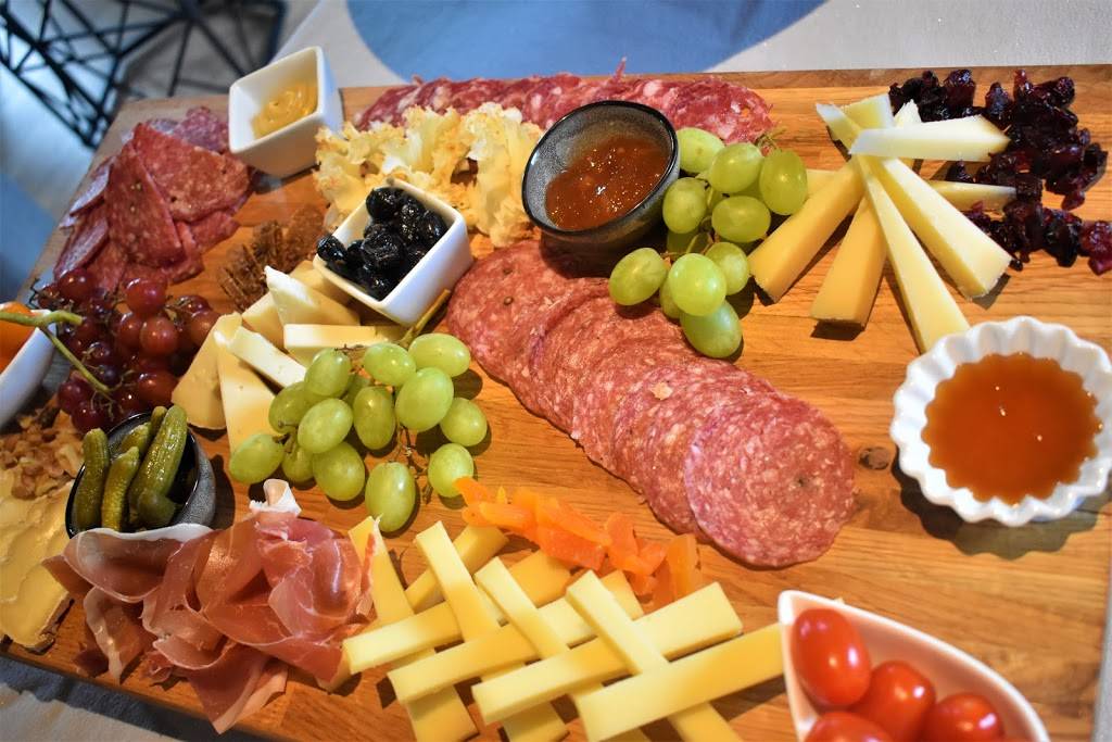 Bistro A Vin | restaurant | 40 Archdale Street corner of Market Street and, Archdale St, Charleston, SC 29401, USA | 8439744441 OR +1 843-974-4441