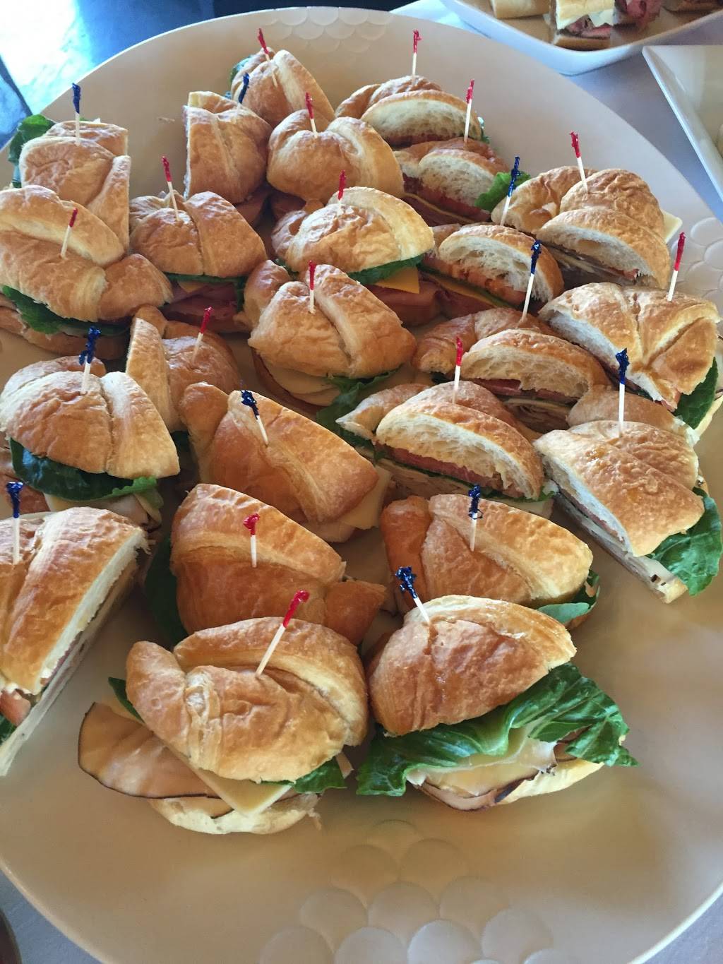 Mahoneys | restaurant | 2320 South Rd, Poughkeepsie, NY 12601, USA | 8454620291 OR +1 845-462-0291