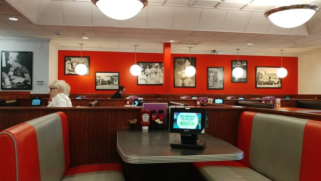 Friendlys | restaurant | 748 Grand Army of the Republic Hwy, Swansea, MA 02777, USA | 5086769694 OR +1 508-676-9694