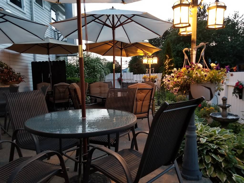 Delciellos | night club | 161 N Chestnut St, Ravenna, OH 44266, USA | 3308397420 OR +1 330-839-7420