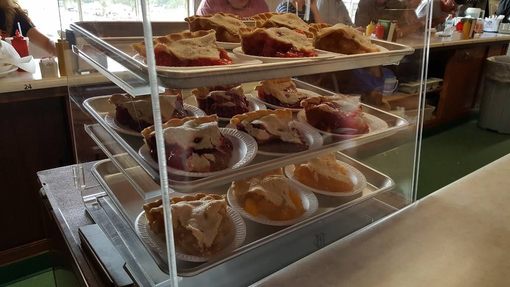 Kalona Sales Barn Lunchroom | restaurant | 121 9th St, Kalona, IA 52247, USA | 3196562222 OR +1 319-656-2222