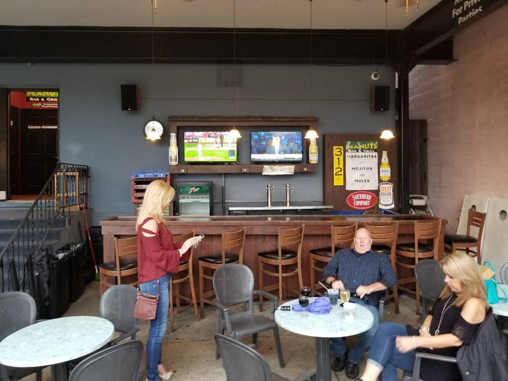 Peanuts Bar & Grill | restaurant | 22 W Chicago Ave, Naperville, IL 60540, USA | 6303695200 OR +1 630-369-5200